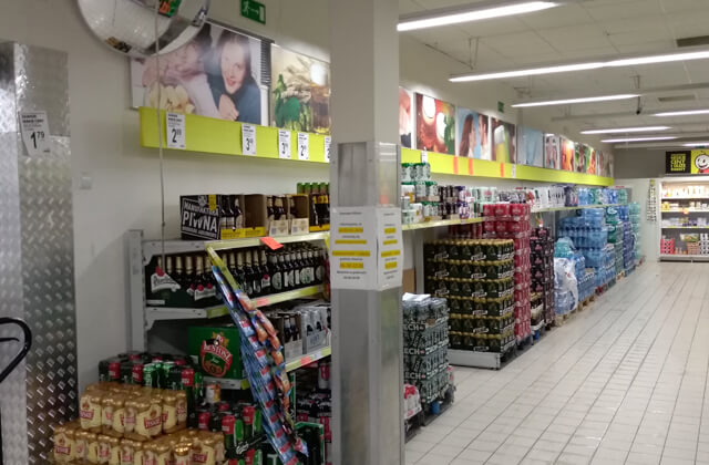 Montaż mebli sklepowych Biedronka