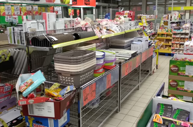 Montaż mebli sklepowych Biedronka