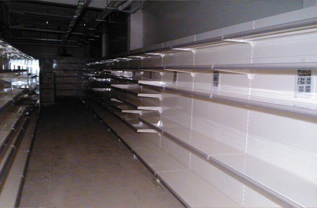 Montaż mebli sklepowych Tesco