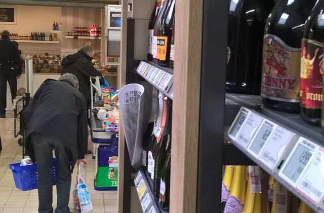 Montaż mebli sklepowych Tesco