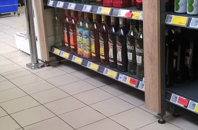 Montaż mebli sklepowych Tesco