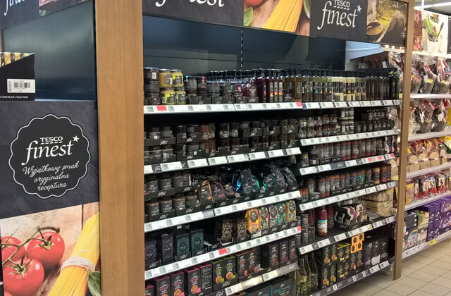 Montaż mebli sklepowych Tesco