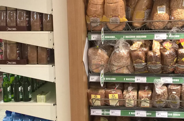 Montaż mebli sklepowych Tesco