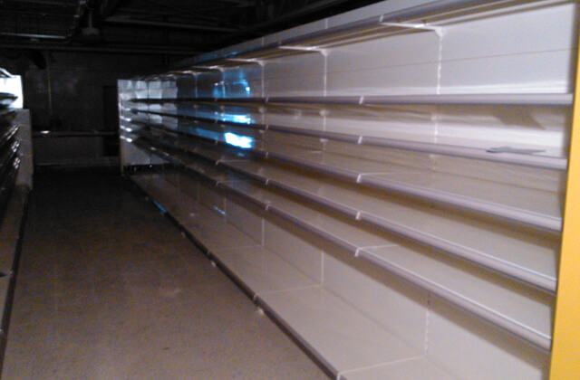 Montaż mebli sklepowych Tesco